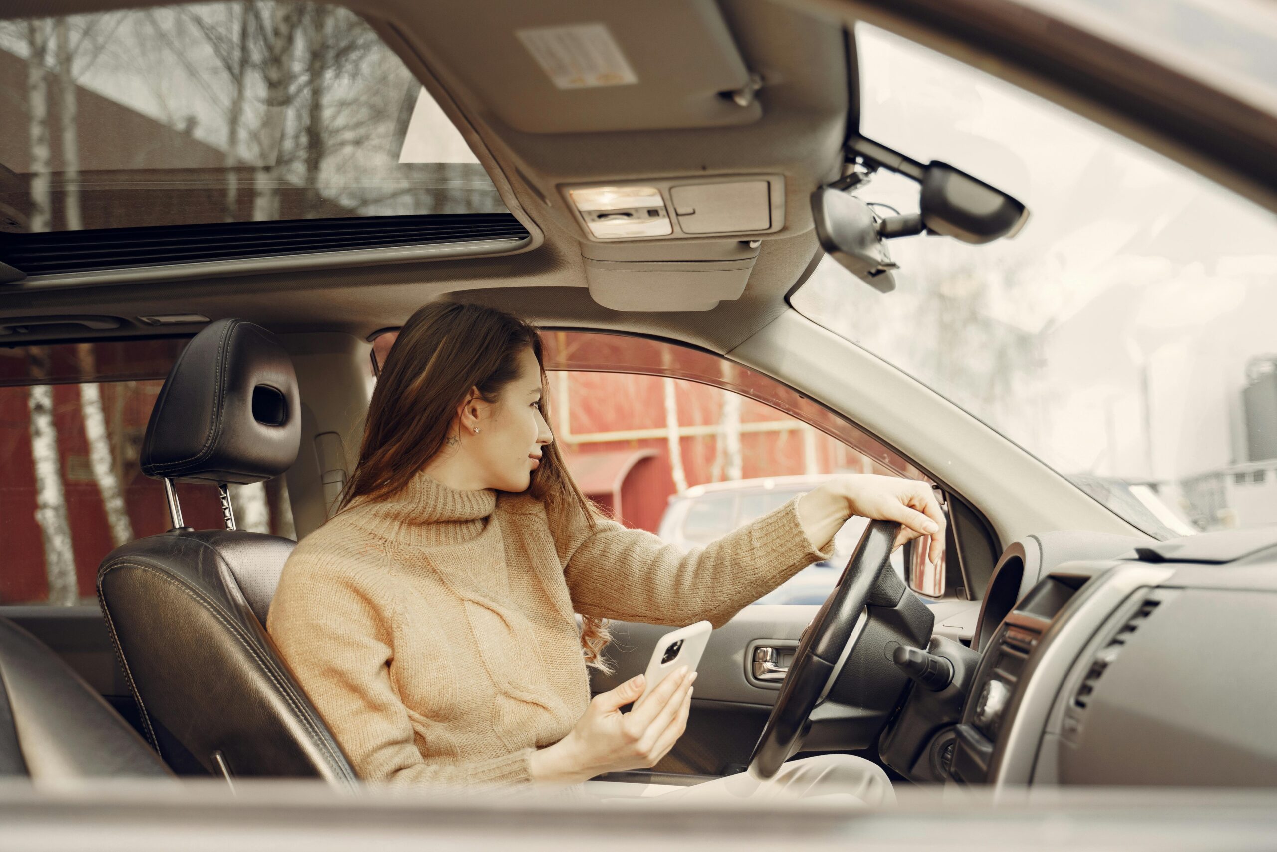 ¿Cómo saber si hay un micrófono oculto en el carro?